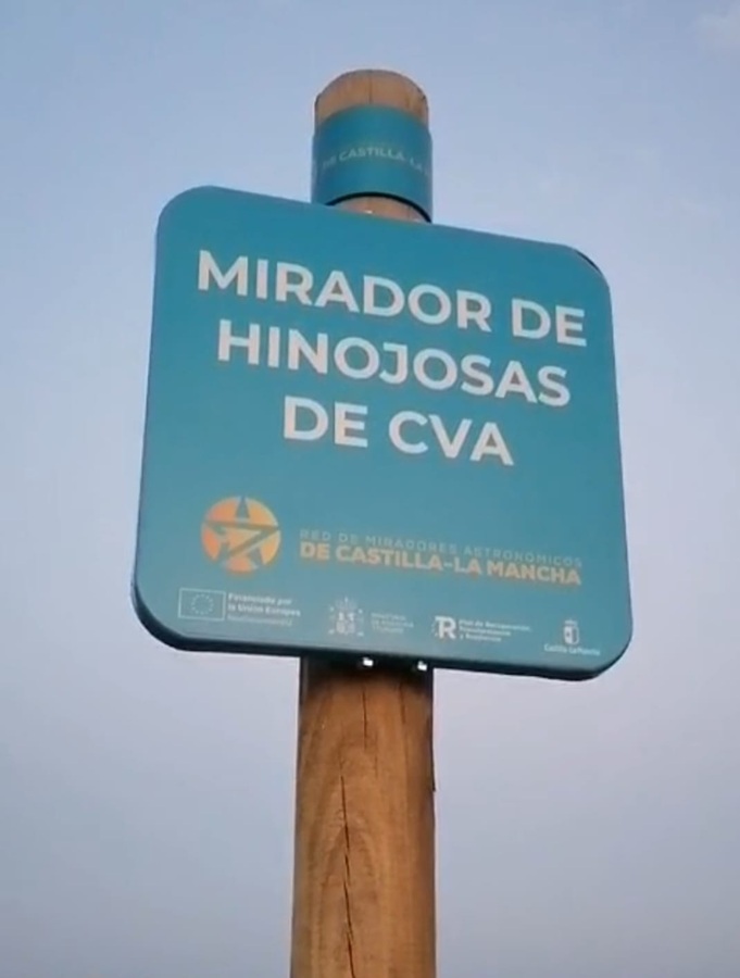 La red de miradores astronómicos de Valle de Alcudia y Sierra Madrona cuenta con un equipamiento de plataforma, vallado, bancos, planisferio y cartelería
