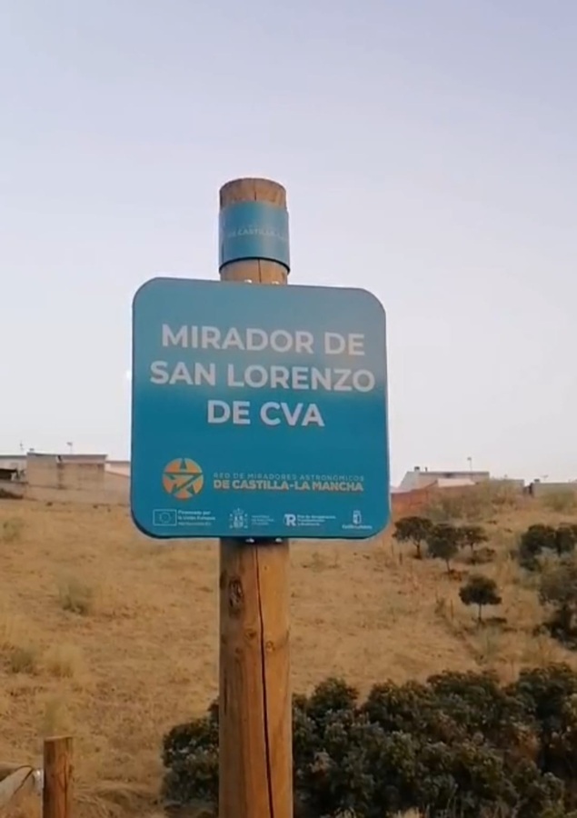 La red de miradores astronómicos de Valle de Alcudia y Sierra Madrona cuenta con un equipamiento de plataforma, vallado, bancos, planisferio y cartelería